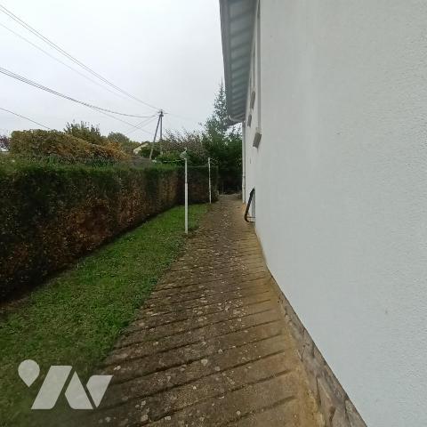 Maison T4 avec jardin, garage et dépendances