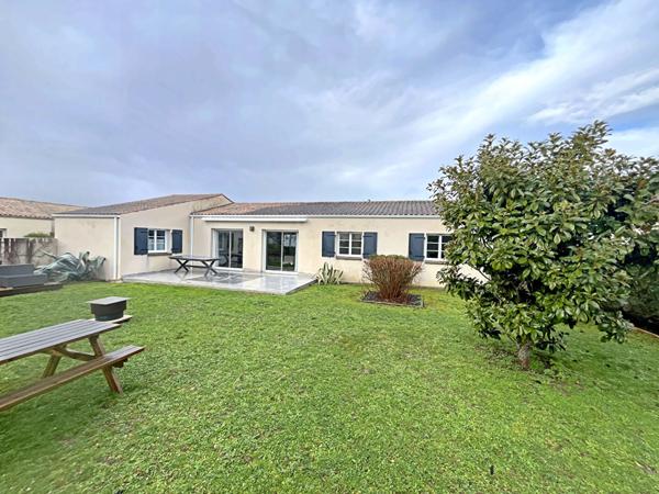 Maison familiale rénovée  Quartier résidentiel