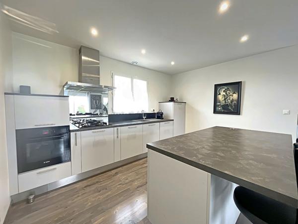 Maison familiale rénovée  Quartier résidentiel