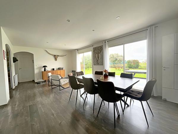 Maison familiale rénovée  Quartier résidentiel