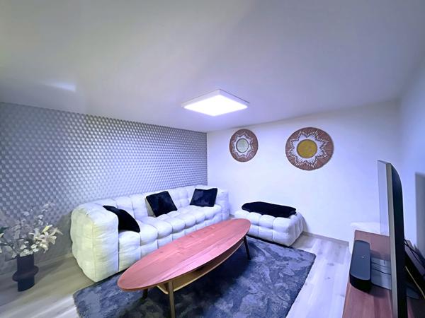 Maison familiale rénovée  Quartier résidentiel