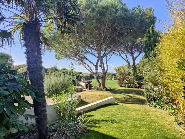 SUPERBE VILLA VUE MER AVEC PISCINE – L’HOUMEAU