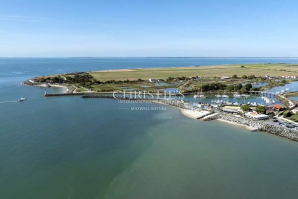 SUPERBE VILLA VUE MER AVEC PISCINE – L’HOUMEAU