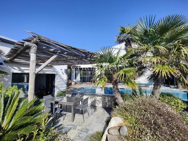 SUPERBE VILLA VUE MER AVEC PISCINE – L’HOUMEAU