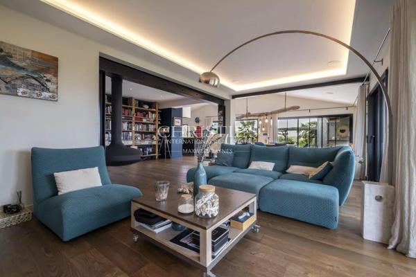 SUPERBE VILLA VUE MER AVEC PISCINE – L’HOUMEAU