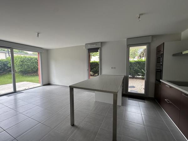 Appartement
                                                                                                                                                                                                                                                                                                                        3 pièce(s)                                                                                                                                                                                                          2 chambre(s)                                                                                                                                                                                                          61.26  m²