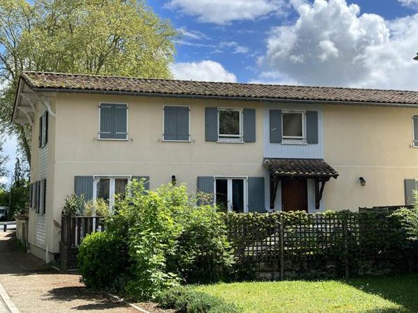Maison à vendre |  Aubeterre-sur-Dronne |  6 pièces | 200 m²