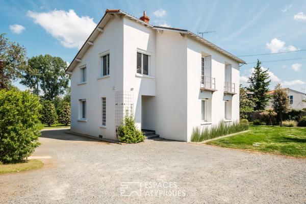 Maison rénovée et son parc en bord de Sèvre