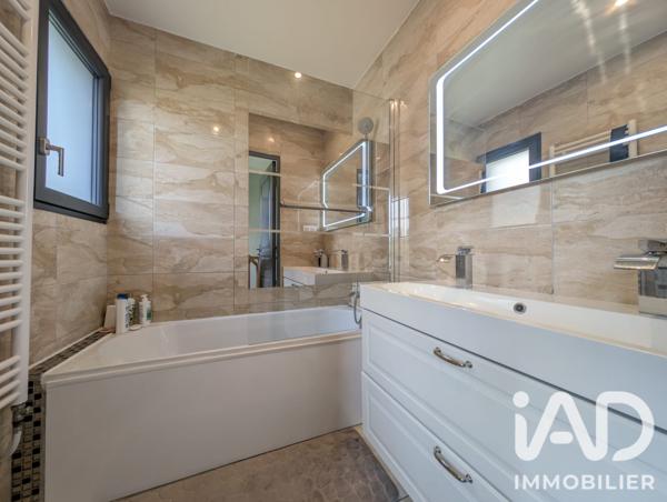 Maison à vendre 7 pièces 187 m² Saint-Germain-en-Laye