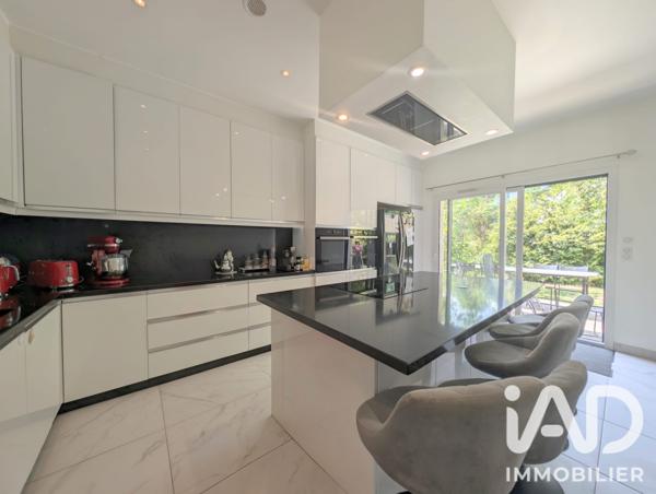 Maison à vendre 7 pièces 187 m² Saint-Germain-en-Laye