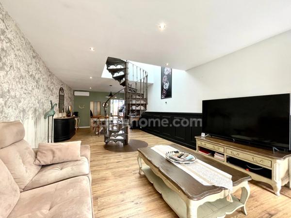 MAISON INTRA-MUROS AVEC PATIO PISCINE ET GARAGE