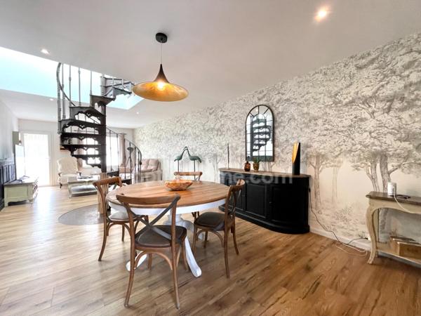 MAISON INTRA-MUROS AVEC PATIO PISCINE ET GARAGE