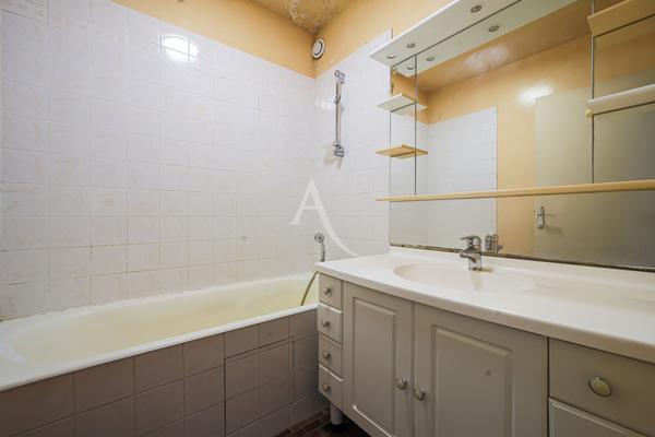 Appartement Paris 3 pièce(s) 62.35 m2