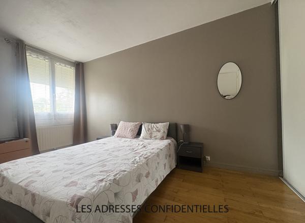IRIGNY - T3 TRAVERSANT de 66m² - PLACE DE STATIONNEMENT - CAVE.