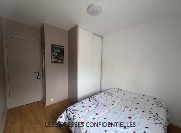 IRIGNY - T3 TRAVERSANT de 66m² - PLACE DE STATIONNEMENT - CAVE.