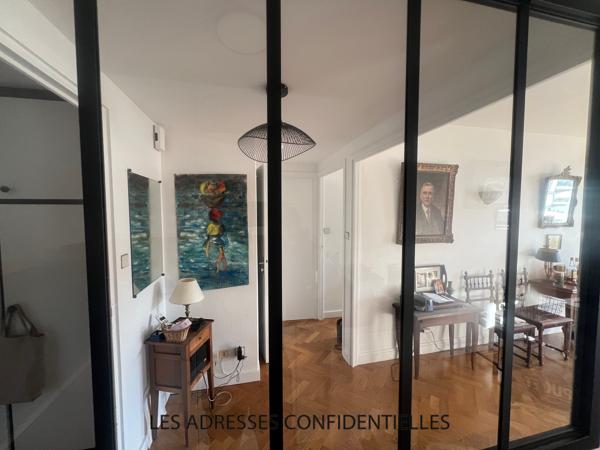 IRIGNY - T3 TRAVERSANT de 66m² - PLACE DE STATIONNEMENT - CAVE.