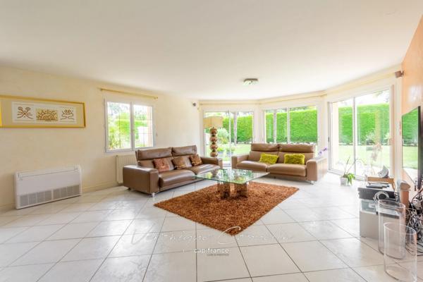 Dpt Loire Atlantique (44), à vendre LE CELLIER/MAUVES SUR LOIRE-maison P7 de 240 m²-piscine