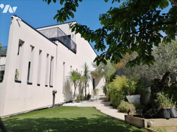 ROUEN - DESCROISZILLES : maison d'architecte (251 m² - 7 chbres possibles)