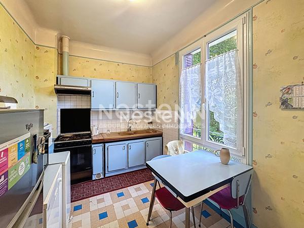 A vendre maison à Morangis avec terrain pouvant être divisé, dans un secteur calme et pavillonnaire proche des commerces et des écoles