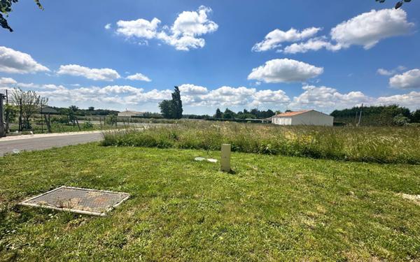 Terrain à vendre    Thénac