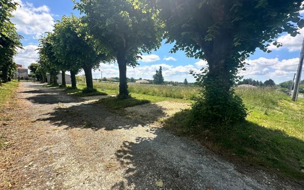 Terrain à vendre    Thénac