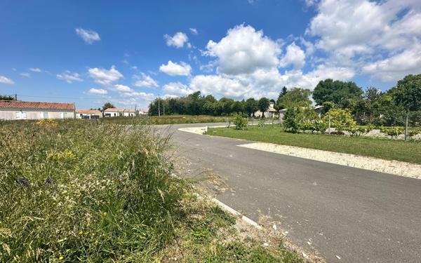 Terrain à vendre    Thénac