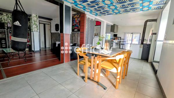 Maison
         8 pièces
        - 413 m² Exclusivité 440 000 € *