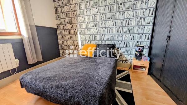 Maison
         8 pièces
        - 413 m² Exclusivité 440 000 € *