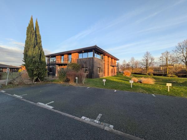 Villeneuve-d'Ascq (59650) Bureaux 235 m² – 170 €/m² – Climatisation – 10 parkings – Disponible immédiatement