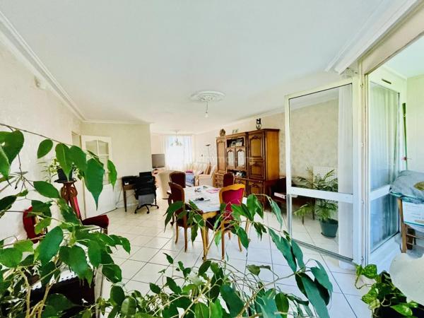 Vente                                                      Appartement
                        
                     4 pièces                      84 m2                     à Grenoble