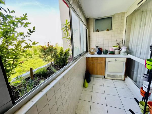 Vente                                                      Appartement
                        
                     4 pièces                      84 m2                     à Grenoble