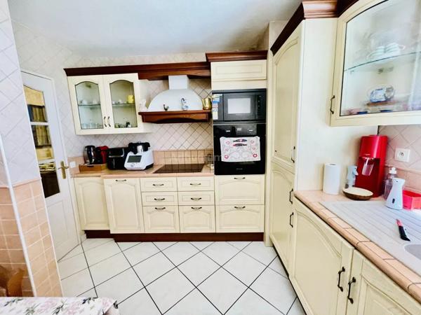 Vente                                                      Appartement
                        
                     4 pièces                      84 m2                     à Grenoble