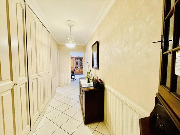 Vente                                                      Appartement
                        
                     4 pièces                      84 m2                     à Grenoble