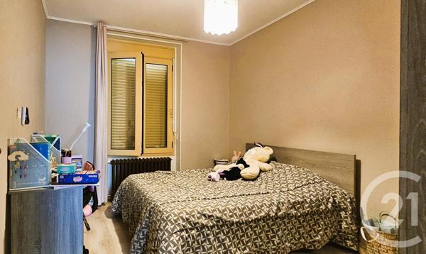 Immeuble à vendre  484 m2 ESTIVAREILLES - 03