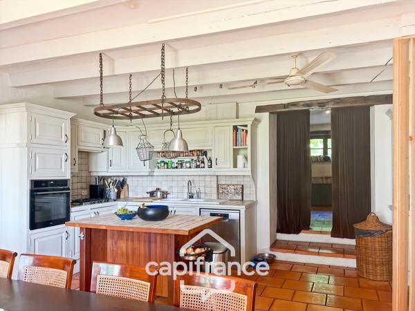 Domaine de charme, 1.7 hectares, 470 m² habitable, 20 couchages, roulotte, piscine, parc avec arbres centenaires