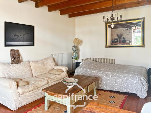 Domaine de charme, 1.7 hectares, 470 m² habitable, 20 couchages, roulotte, piscine, parc avec arbres centenaires