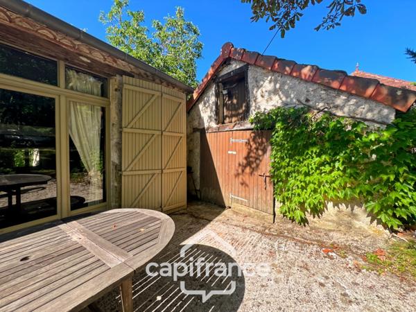 Domaine de charme, 1.7 hectares, 470 m² habitable, 20 couchages, roulotte, piscine, parc avec arbres centenaires