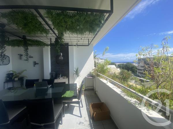 Appartement F4 à vendre  4 pièces - 86,84 m2 ST DENIS - 974