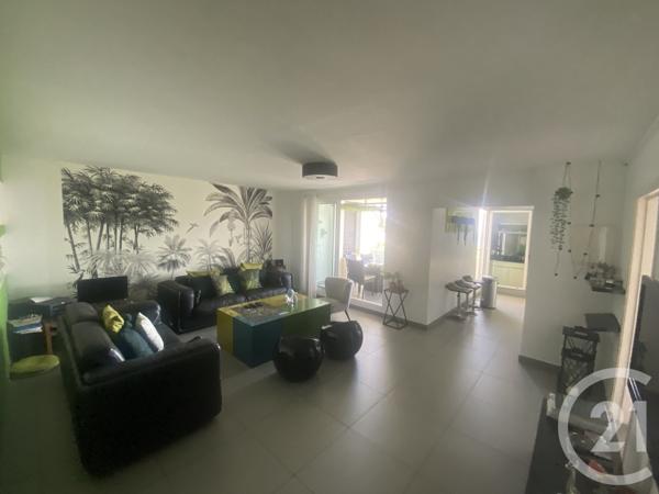 Appartement F4 à vendre  4 pièces - 86,84 m2 ST DENIS - 974