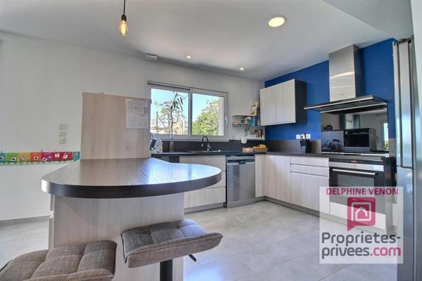 EXCLUSIVITE - Maison de 210 m² classe énergie C sur un terrain de 1000 m² environ à 2 pas du centre bourg et des écoles