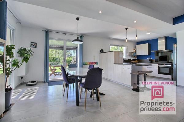 EXCLUSIVITE - Maison de 210 m² classe énergie C sur un terrain de 1000 m² environ à 2 pas du centre bourg et des écoles