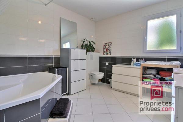 EXCLUSIVITE - Maison de 210 m² classe énergie C sur un terrain de 1000 m² environ à 2 pas du centre bourg et des écoles