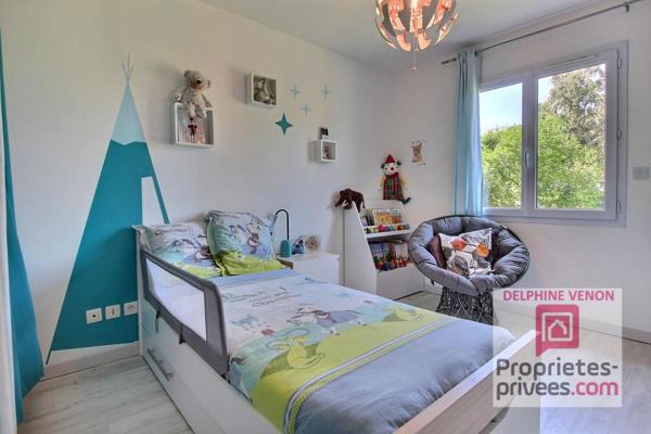 EXCLUSIVITE - Maison de 210 m² classe énergie C sur un terrain de 1000 m² environ à 2 pas du centre bourg et des écoles