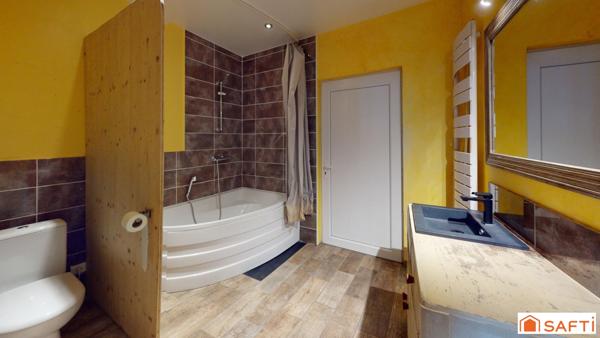 Maison Béarnaise de 252 m2, 11 pièces, 7 chambres, dépendance