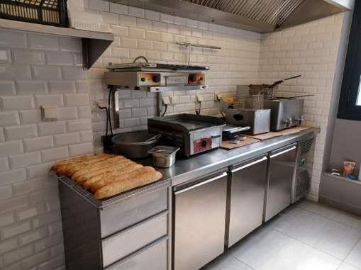 Commerce de Snacking . Belle Opportunité Centre-Ville + Logement . Fort passage étudiant et touristes