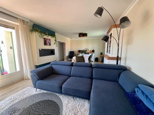 Maison rénovée en 2021 avec pompe à chaleur air air réversible - Séjour de 32m2