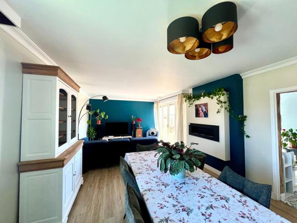 Maison rénovée en 2021 avec pompe à chaleur air air réversible - Séjour de 32m2