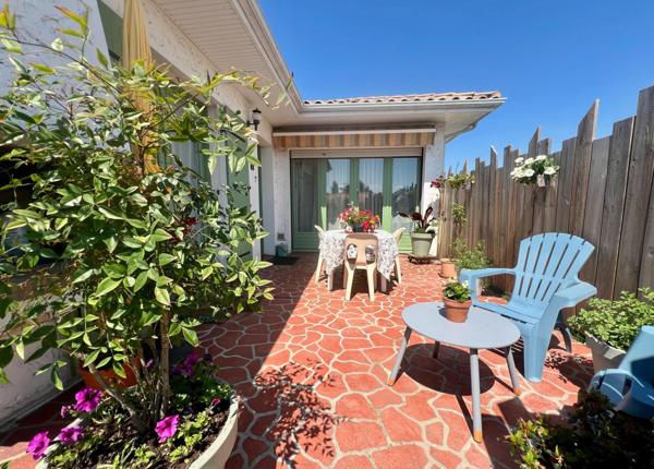 Maison rénovée en 2021 avec pompe à chaleur air air réversible - Séjour de 32m2