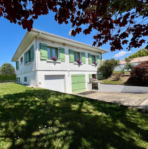 Maison rénovée en 2021 avec pompe à chaleur air air réversible - Séjour de 32m2