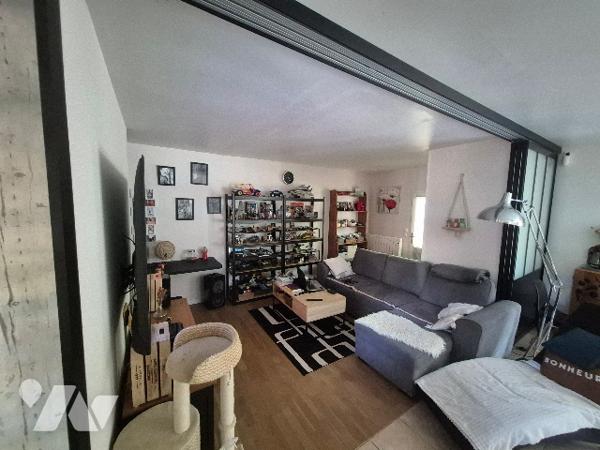 A Saint Pierre Montimart, un pavillon de plain-pied avec trois chambres et garage